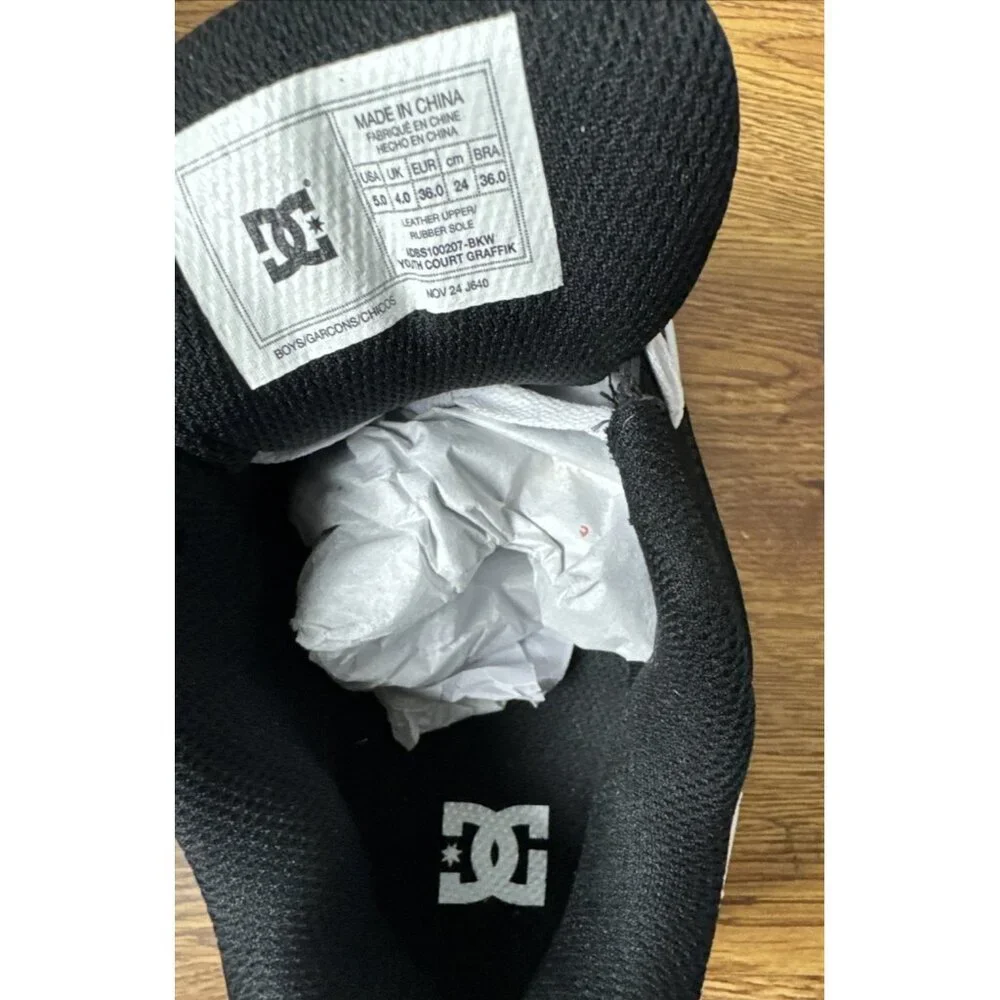 DC Court Graffik Low Top Skate boy's Shoe Sneaker, Black/White, 5 US Big Kid - Picture 9 of 9